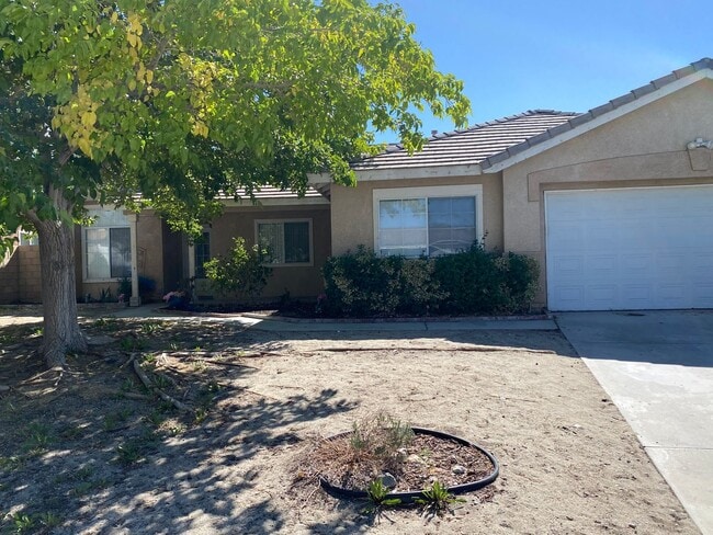 Building Photo - Palmdale 4 bedroom
