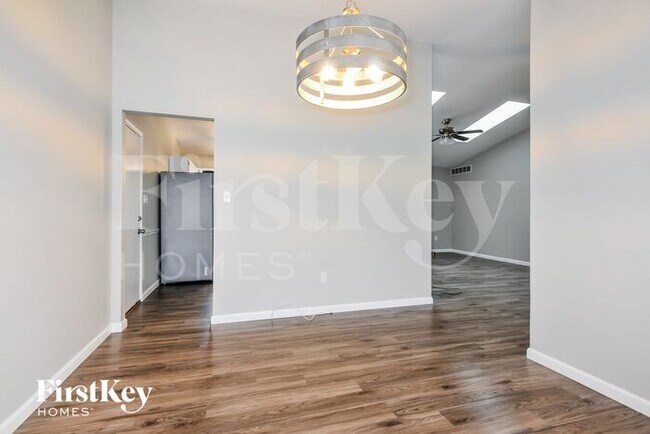 Foto del edificio - 16609 Green Pines Dr