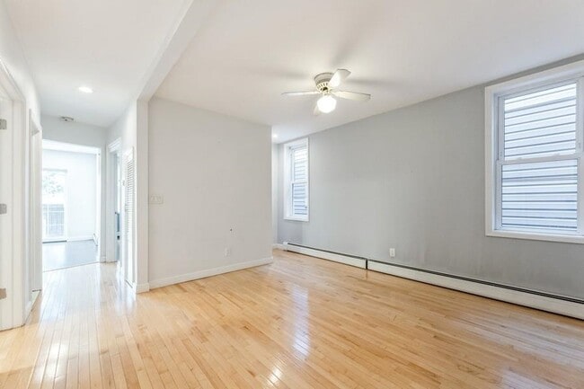 Building Photo - 160 Edgar St