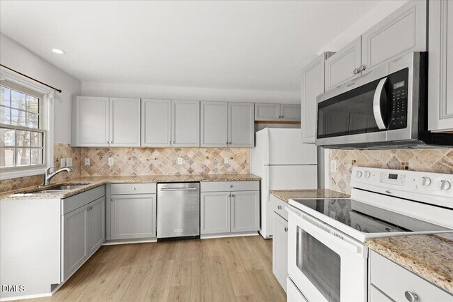 Foto del edificio - 102 Mint Hill Dr