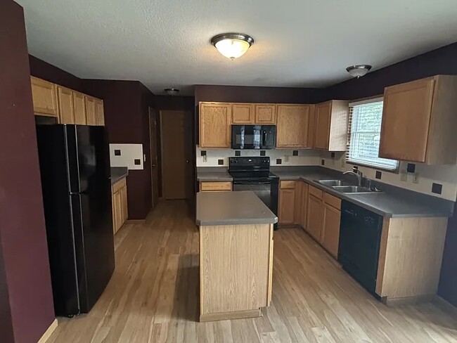 Building Photo - 8629 Fernbrook Dr