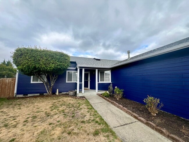 Building Photo - Well Maintained 3BD - Yard Maint. Included