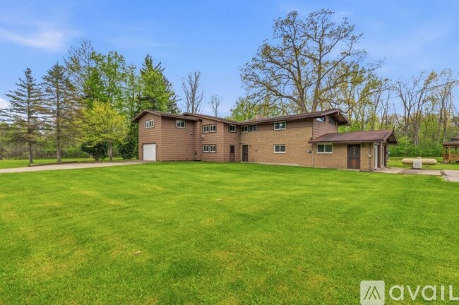 Building Photo - 1392 Maple Grove Rd