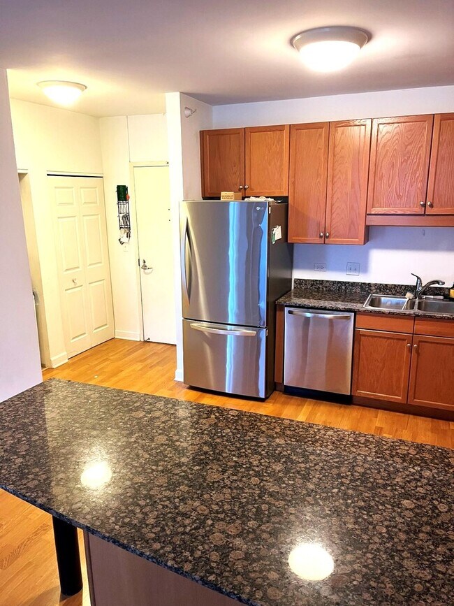 Foto del edificio - 1101 S State St