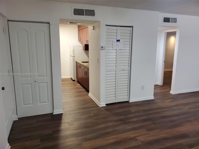 Foto del edificio - 8260 SW 210th St