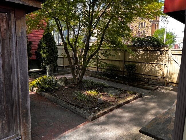 Building Photo - 397 Cranston St