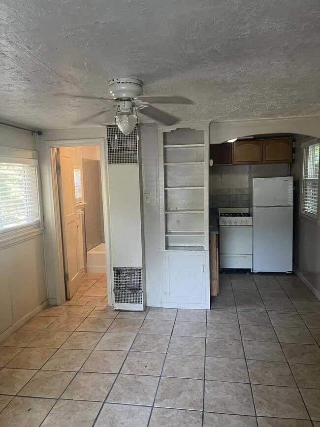 Building Photo - 275 E 200 S