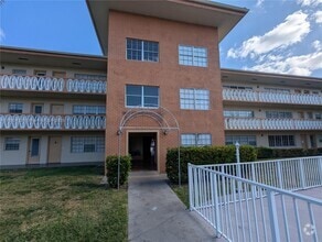 Building Photo - 11855 NE 19th Dr