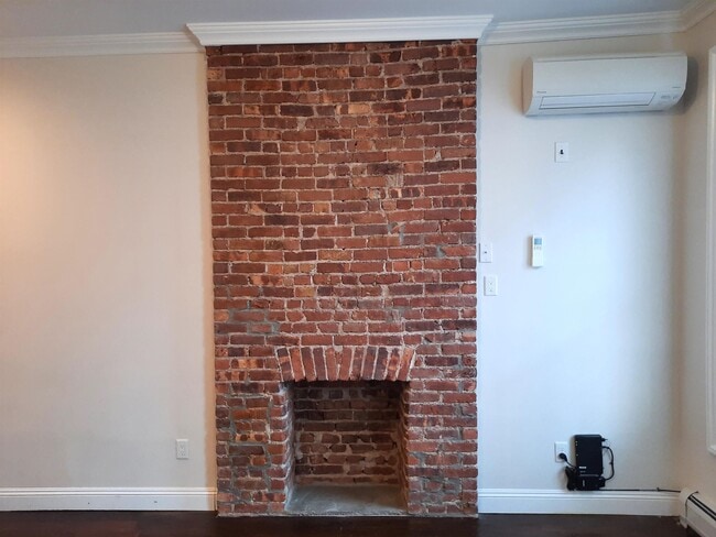 Building Photo - 158 6th St