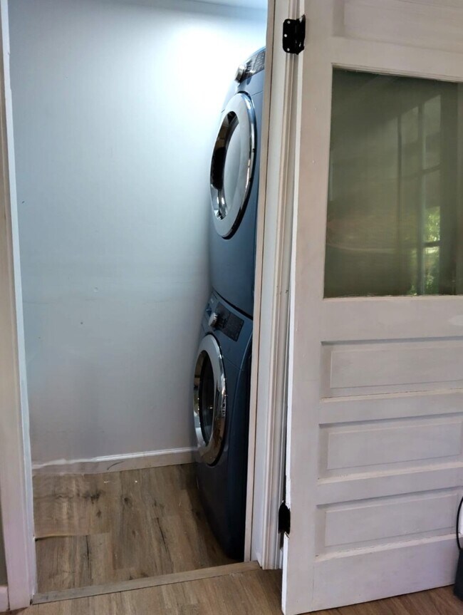 Building Photo - 1341 S Sandusky Ave