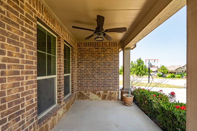 Building Photo - 121 Hematite Ln