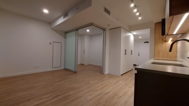 Building Photo - 10448 University Dr