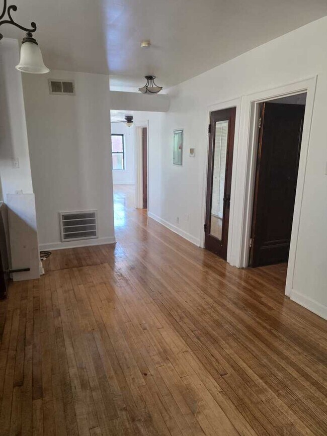 Building Photo - 6418 N Albany Ave