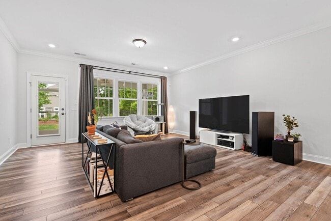 Building Photo - Stunning 4 bedroom Single Family Home: Ava...
