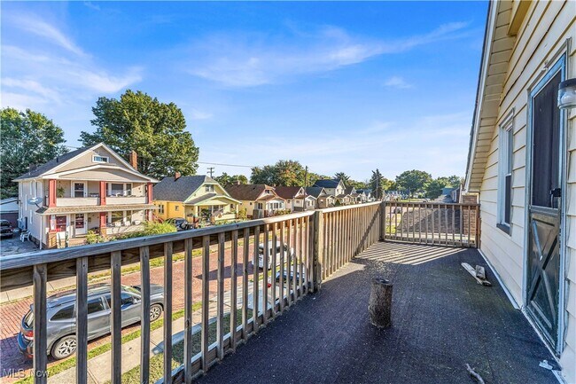 Foto del edificio - 1717 Granby Ave