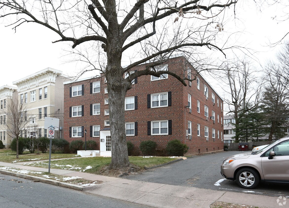 Building Photo - 18 Sherman St