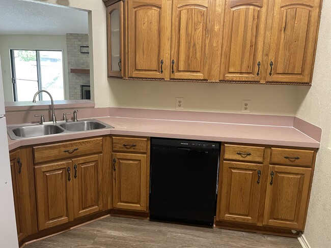 Foto del edificio - 7326 Elm Hollow Dr