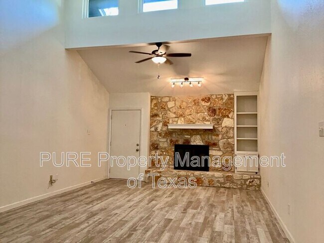 Foto del edificio - 407 Meadowcreek Cir