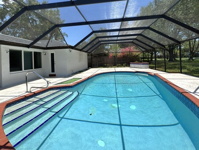 Building Photo - 1155 Summerwood Cir