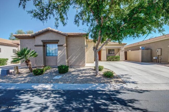 Foto del edificio - 934 E Madeline Dr