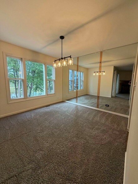 Building Photo - 534 River Front Cir
