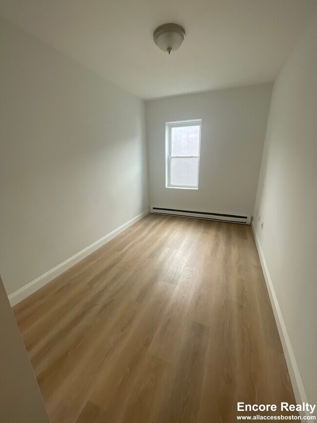 Building Photo - 111 Norway St