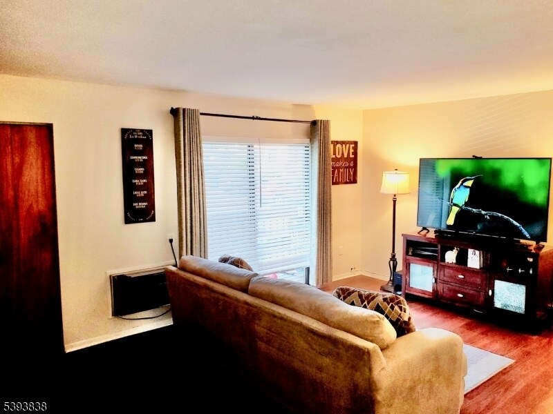 Foto principal - 710 Mill St