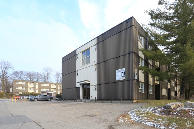Building Photo - 90 Country Hill Dr