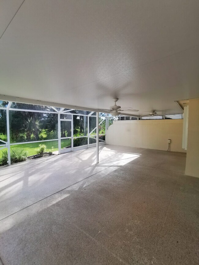 Building Photo - 8194 SE Peppercorn Ct