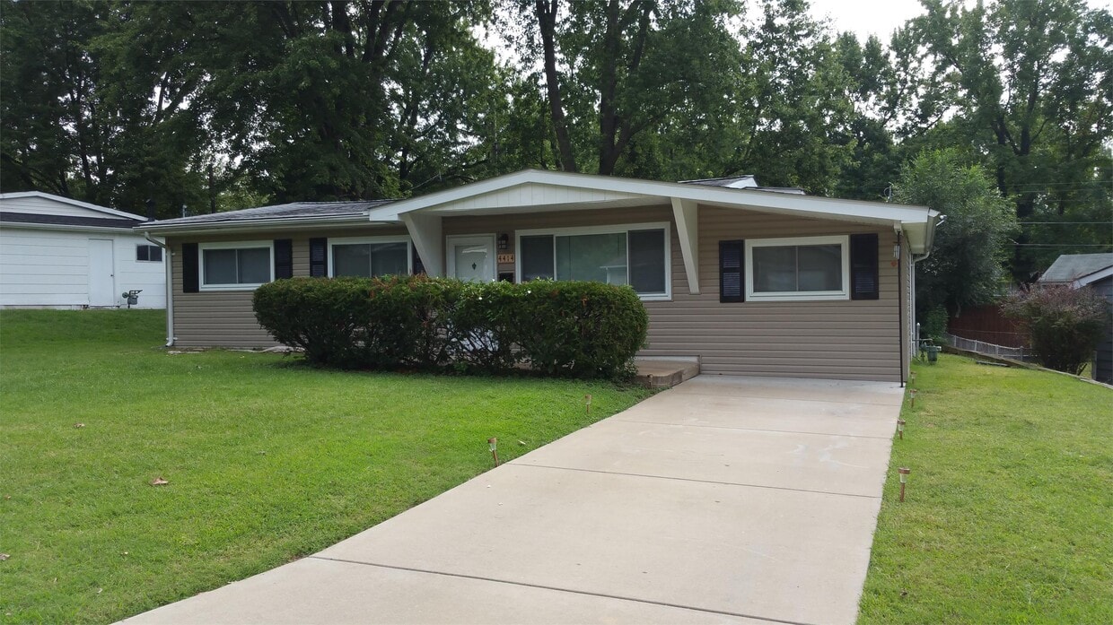 4414 Treadway Ln, Edmundson, MO 63134 House for Rent in Edmundson, MO