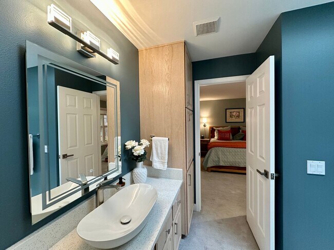 Foto del edificio - 9048 Gleneagle Dr