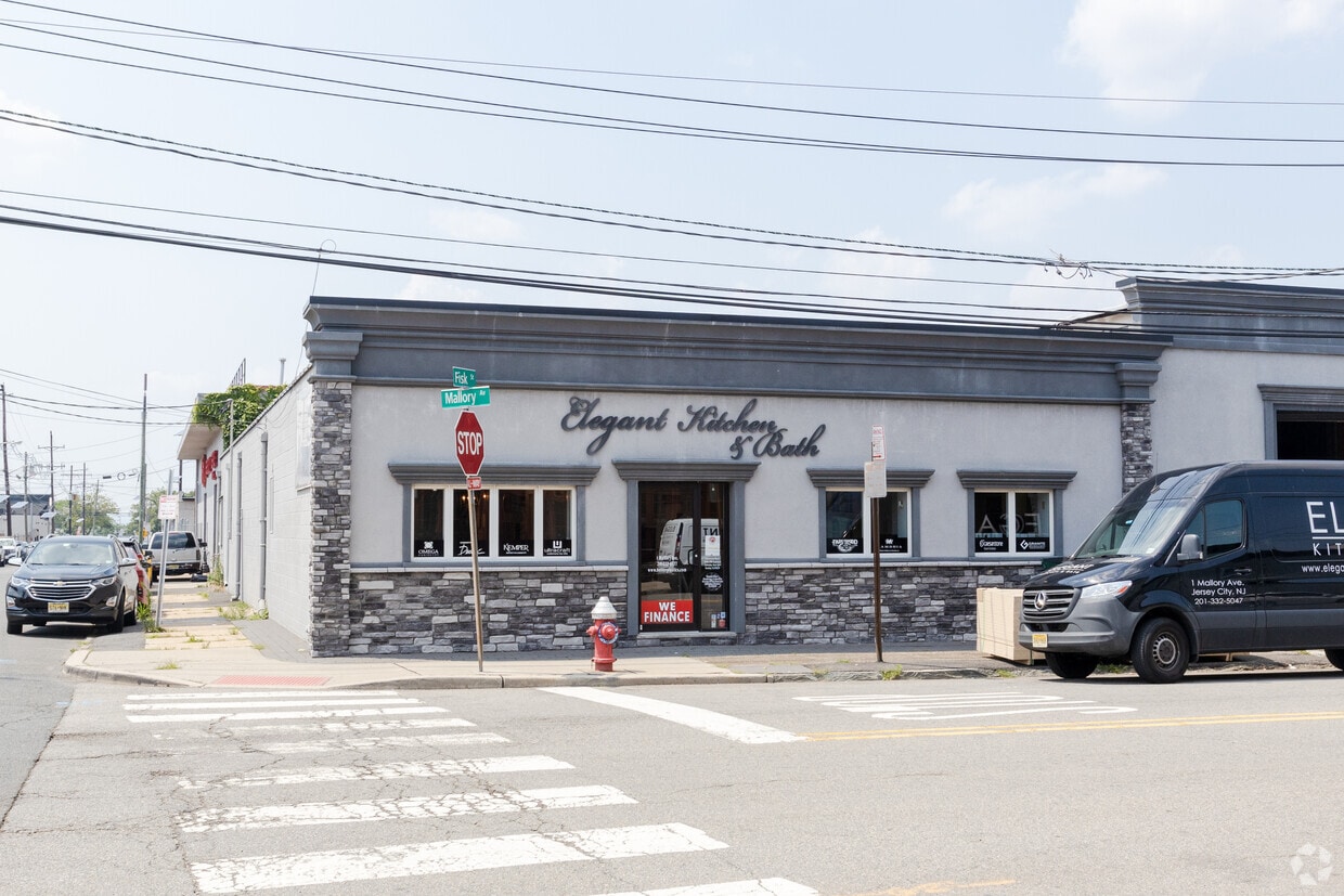 Building Photo - One Mallory