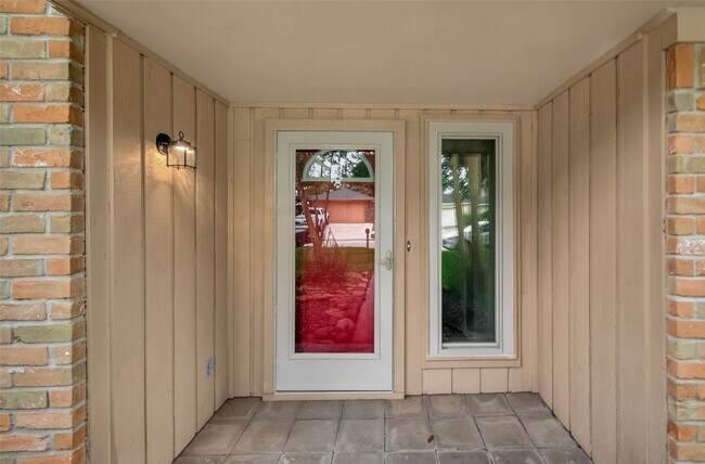 Foto del edificio - 7527 N Hollow Cir