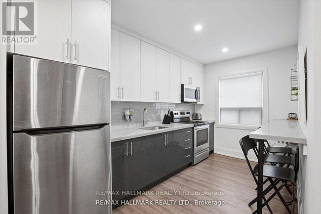 Building Photo - 595 St Clair Ave W