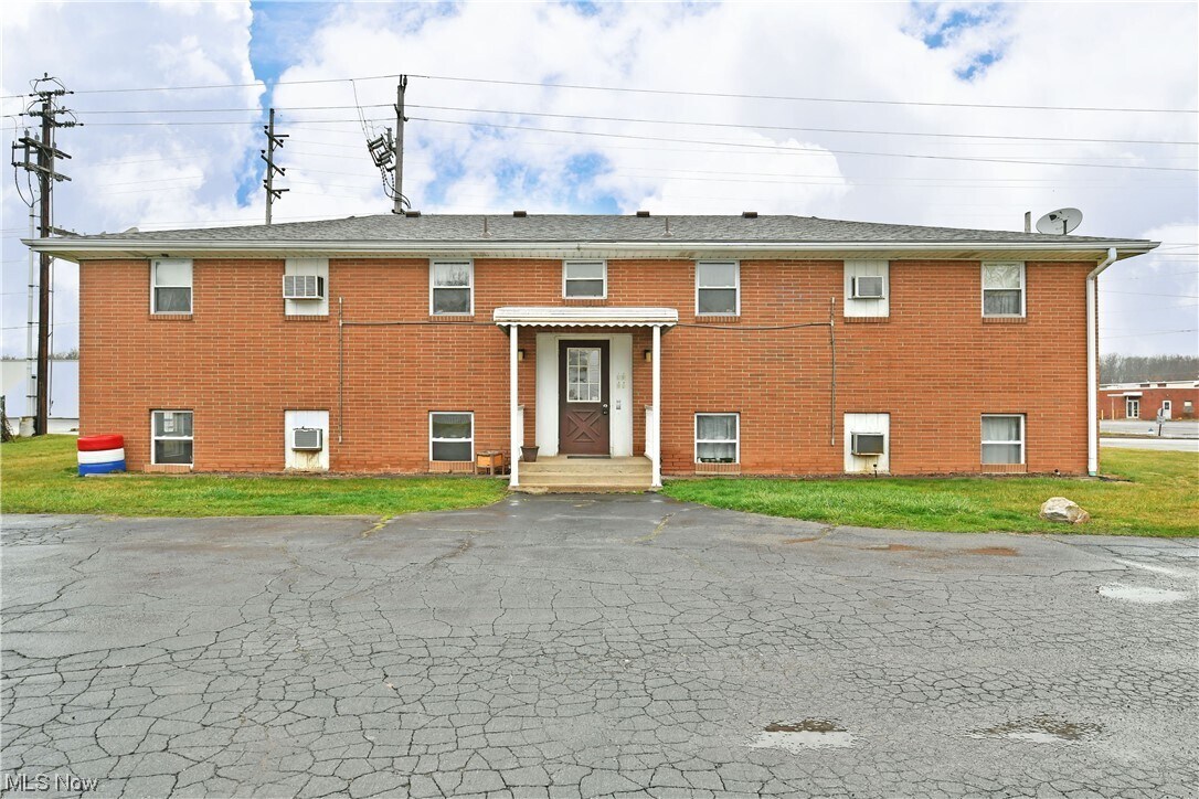 Primary Photo - 560 Gladys St SE