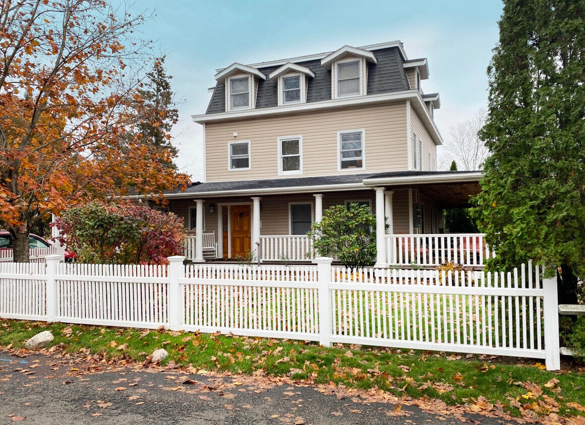 Primary Photo - 96 Fitch Ave