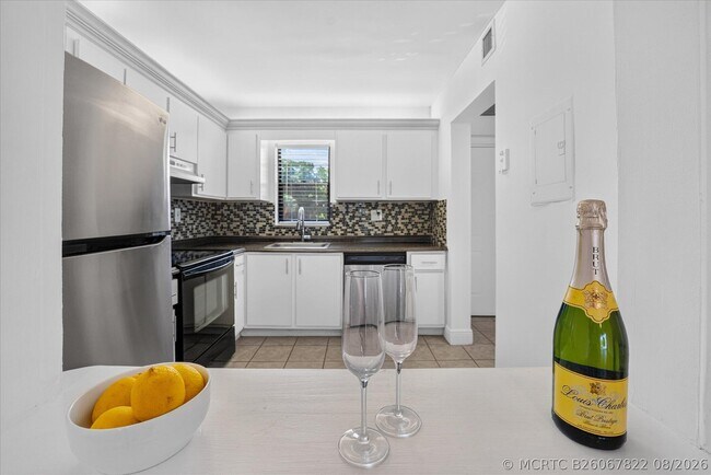 Foto del edificio - 9235 SW 8th St