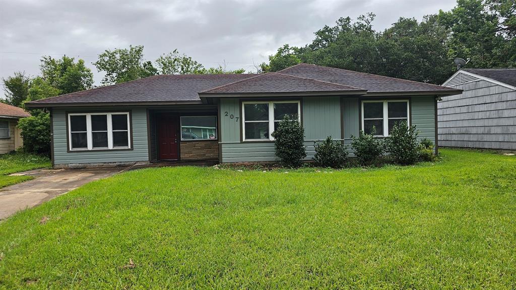 Foto principal - 207 Redwood St