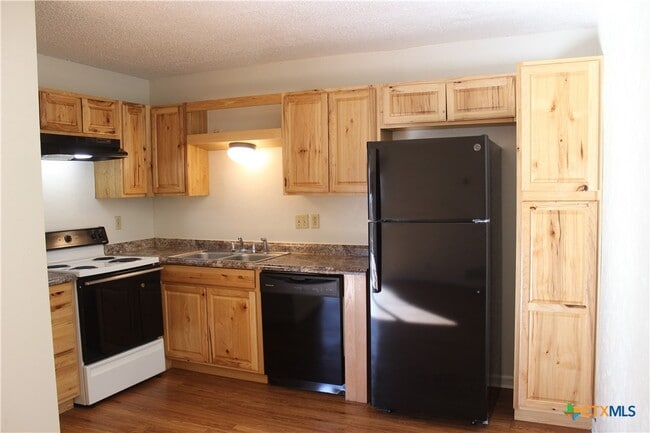 Building Photo - 1303 Wales Dr