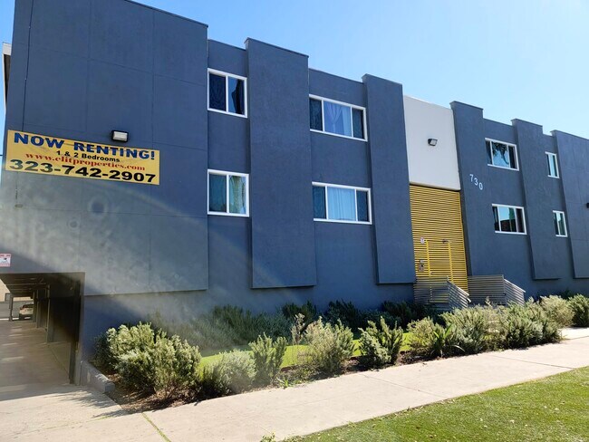 Building Photo - 730 N Mariposa Ave