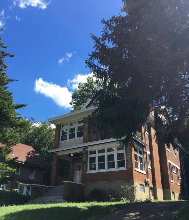 Foto del edificio - 836 E Mitchell Ave