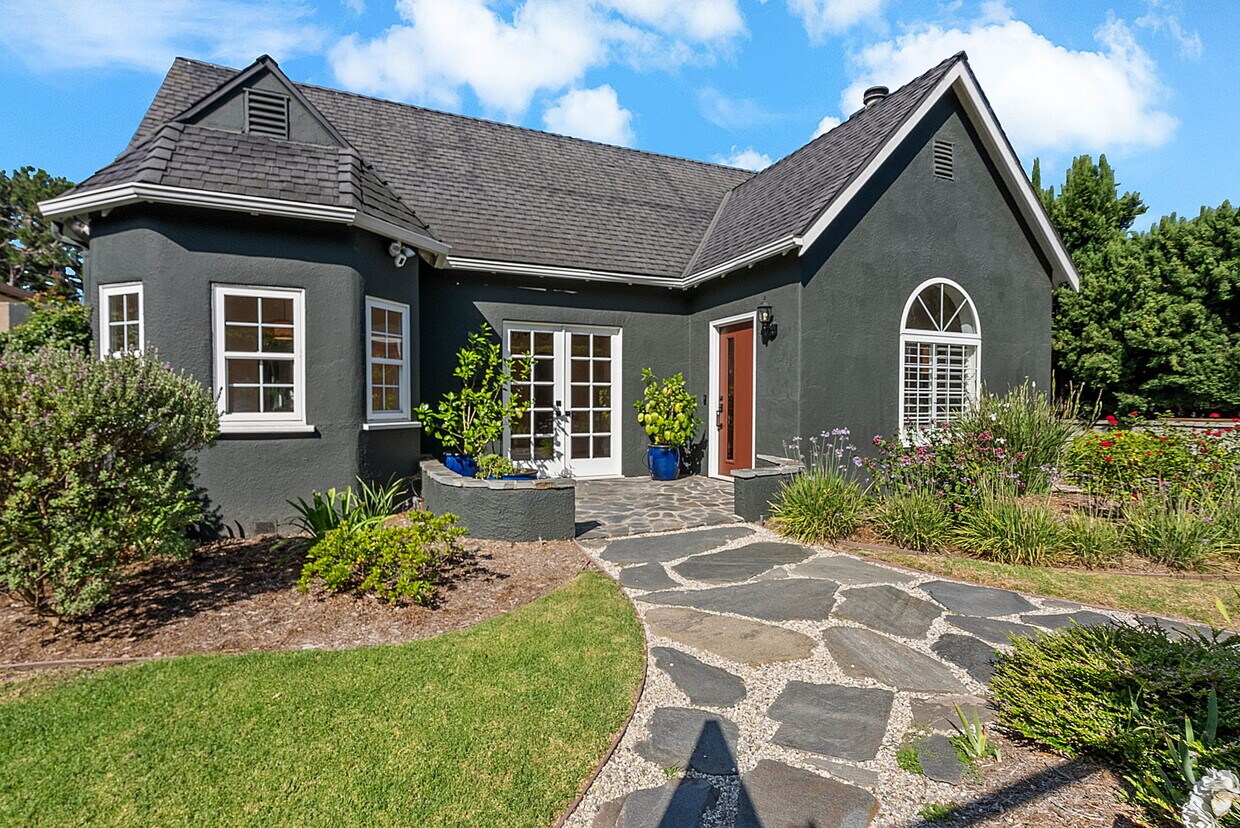 Foto principal - 2221 Walgrove Ave