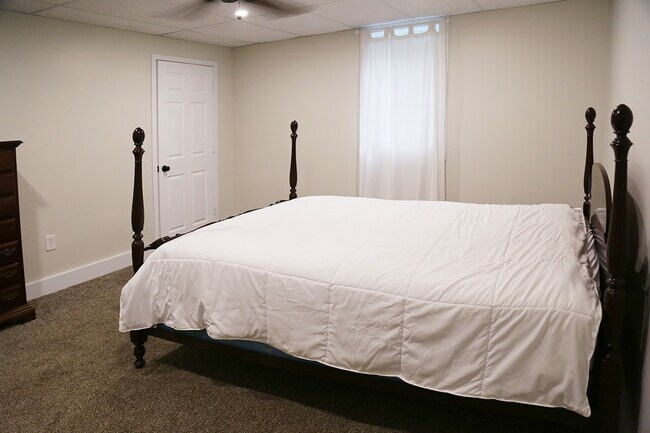 BEDROOM 1 WITH 1 CLOSET - 3810 Basswood Dr SW