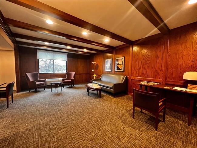 Foto del edificio - 1181 Edgcumbe Rd