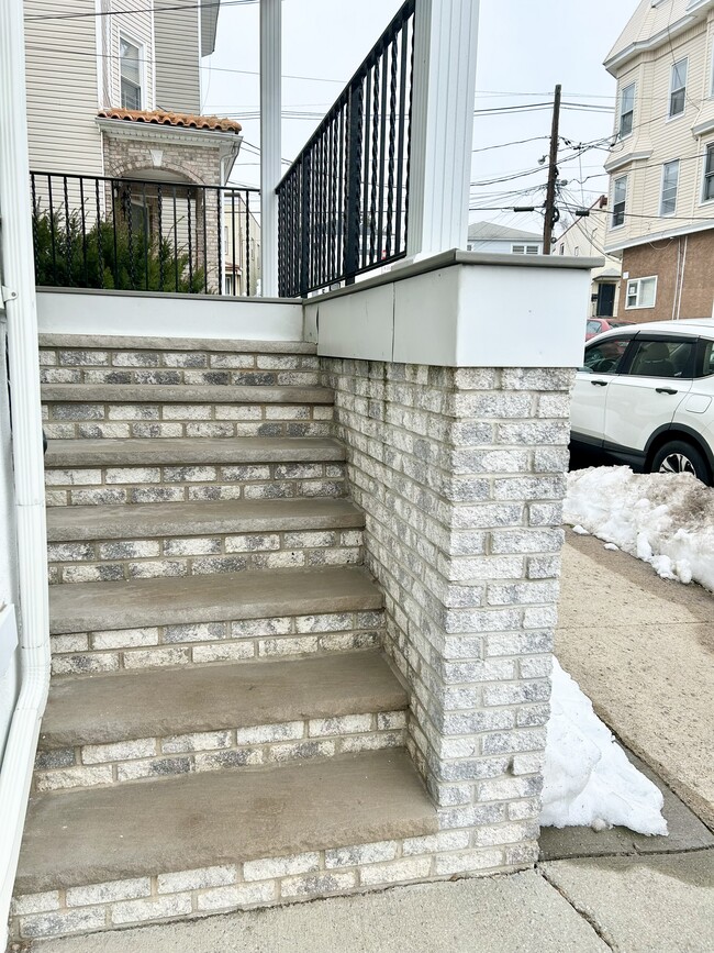 Building Photo - 10 Devon Ter