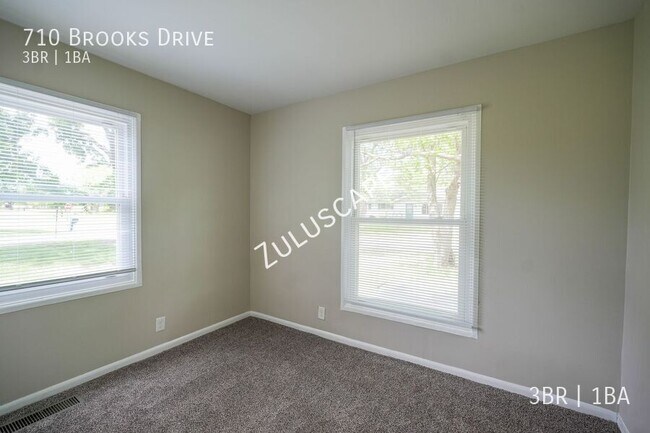 Foto del edificio - 710 Brooks Dr