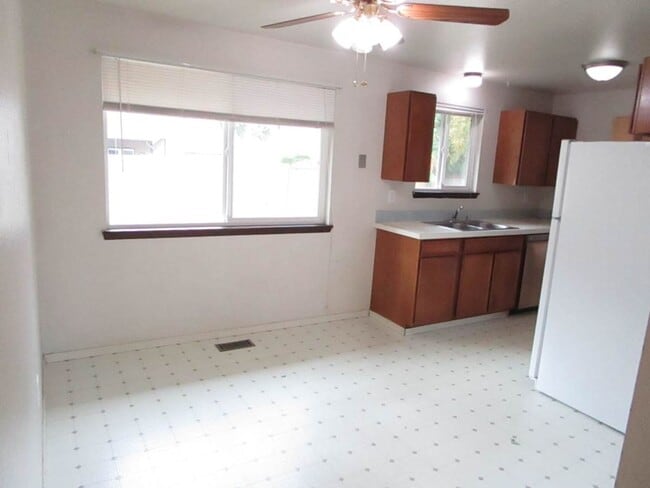 Foto del edificio - 3 bedroom, 1.5 bathroom Port Orchard Rambler