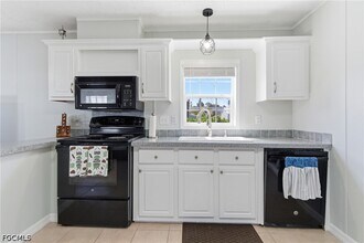 Building Photo - 5558 Palm Beach Blvd