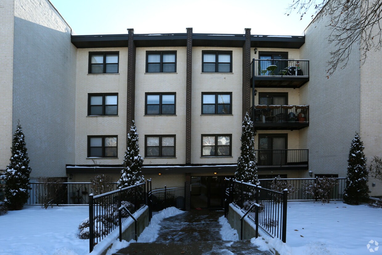 Foto del edificio - 1711-17 W Jarvis Ave