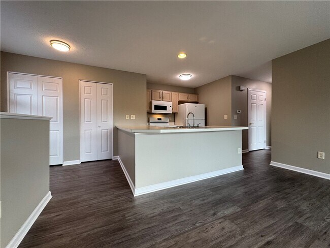 Building Photo - 808 Farmstead Ct